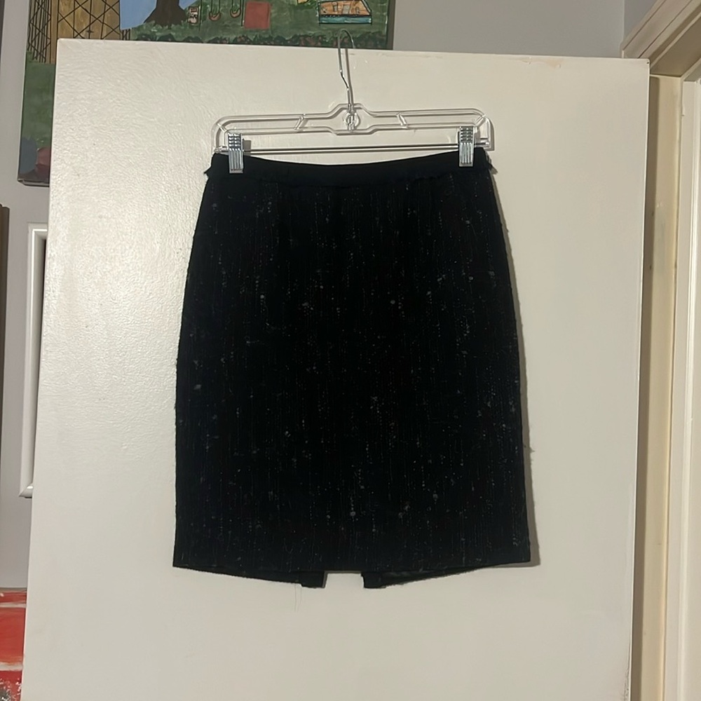 Elie Tahari black tweed straight skirt fully lined back zip closure.